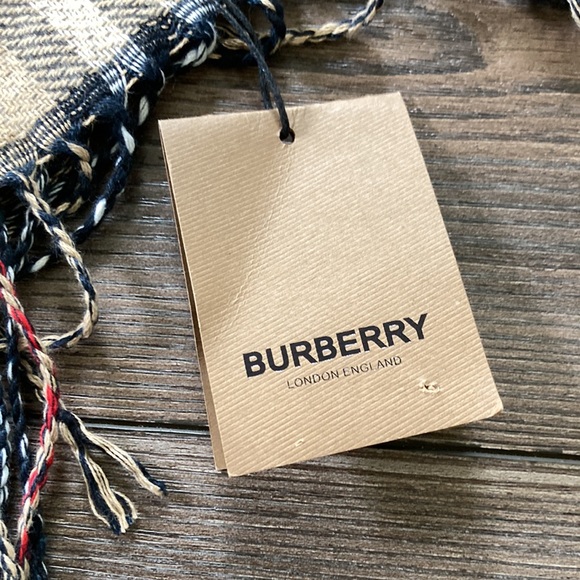 Burberry Reversible Check Cashmere Scarf - Picture 3 of 3